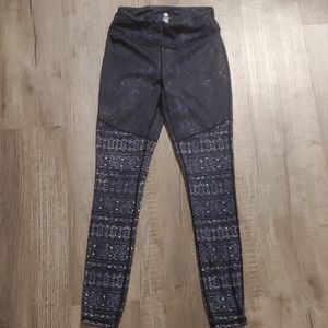 Gaiam workout leggings size small color block